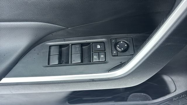 Used 2024 Toyota RAV4 LE image 12