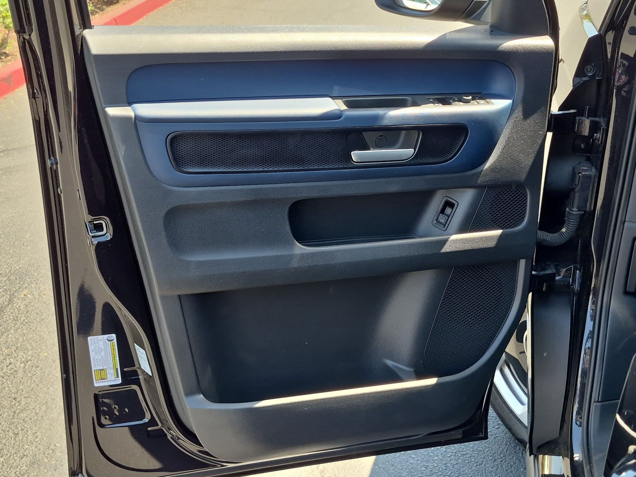 Used 2025 Volkswagen ID. Buzz Pro S RWD image 14