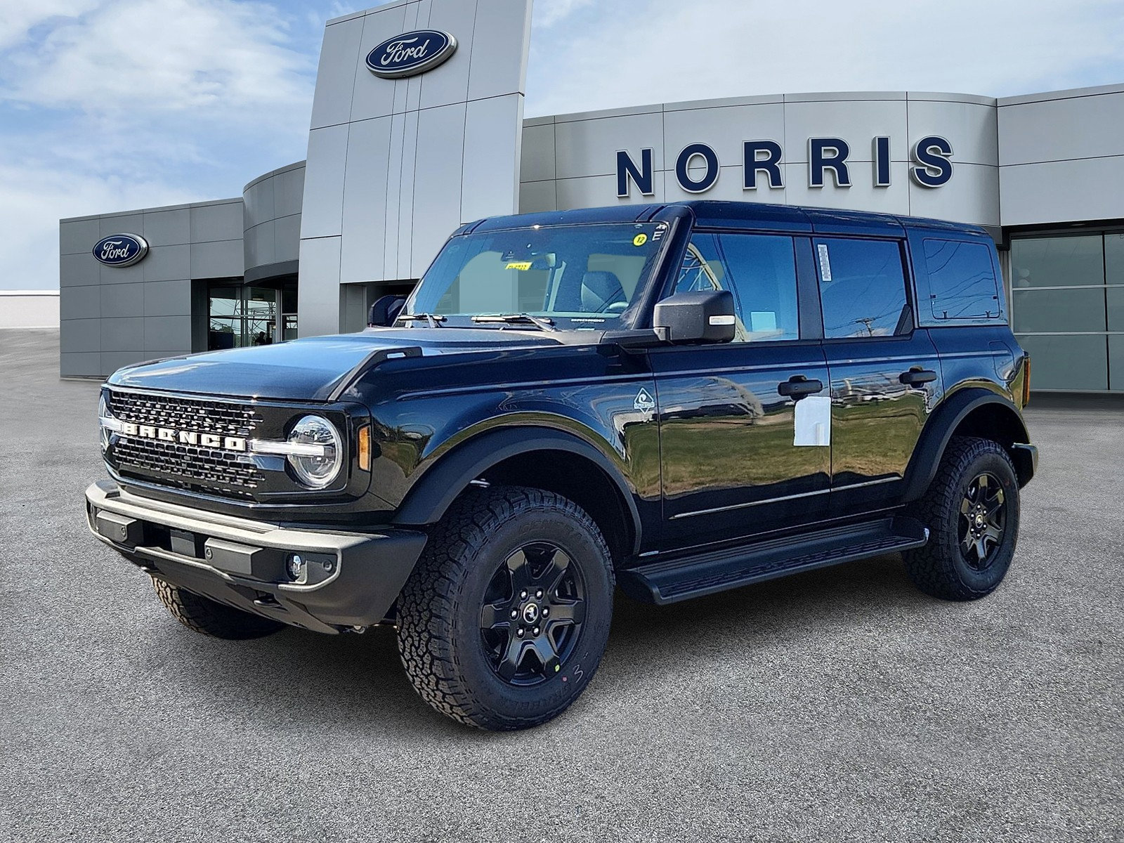 New 2025 Ford Bronco Outer Banks image 2