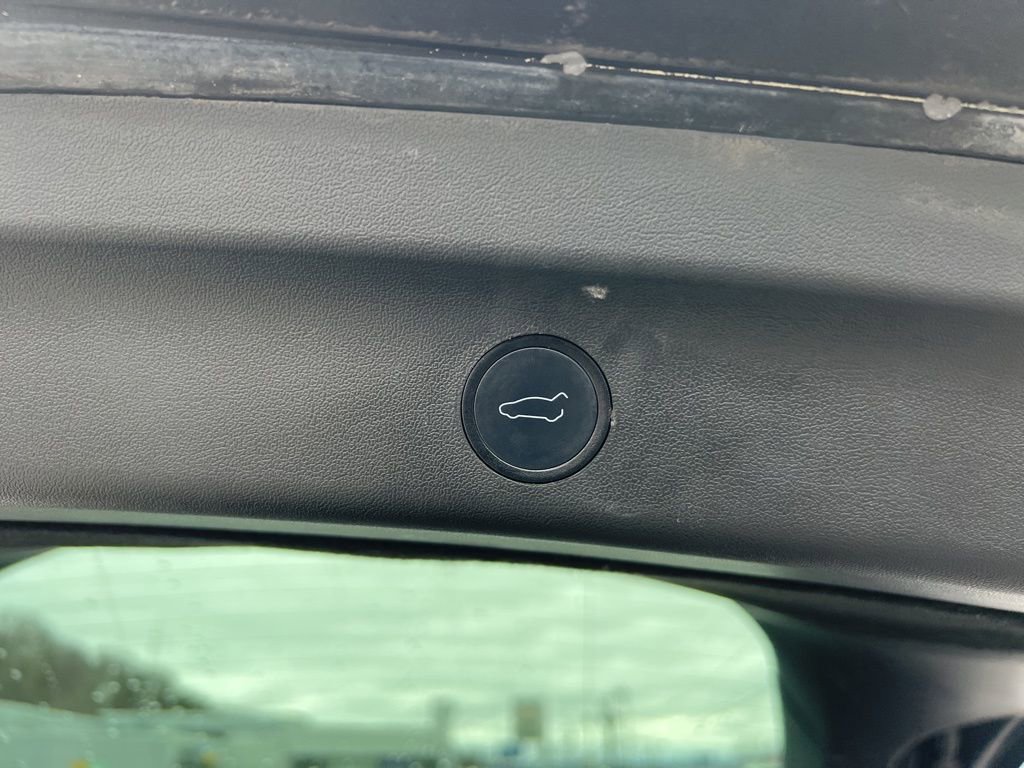 Used 2022 Tesla Model Y Long Range image 22