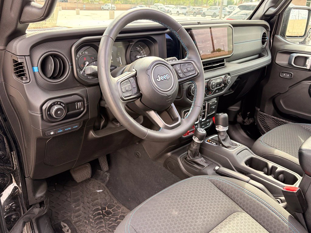 Used 2024 Jeep Wrangler Unlimited Rubicon 4xe w/ Convenience Group AWD/4WD image 13