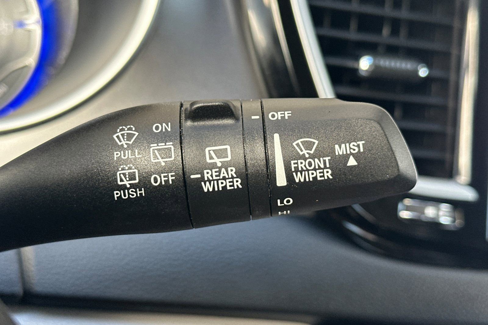 Used 2023 Chrysler Pacifica Touring-L image 40