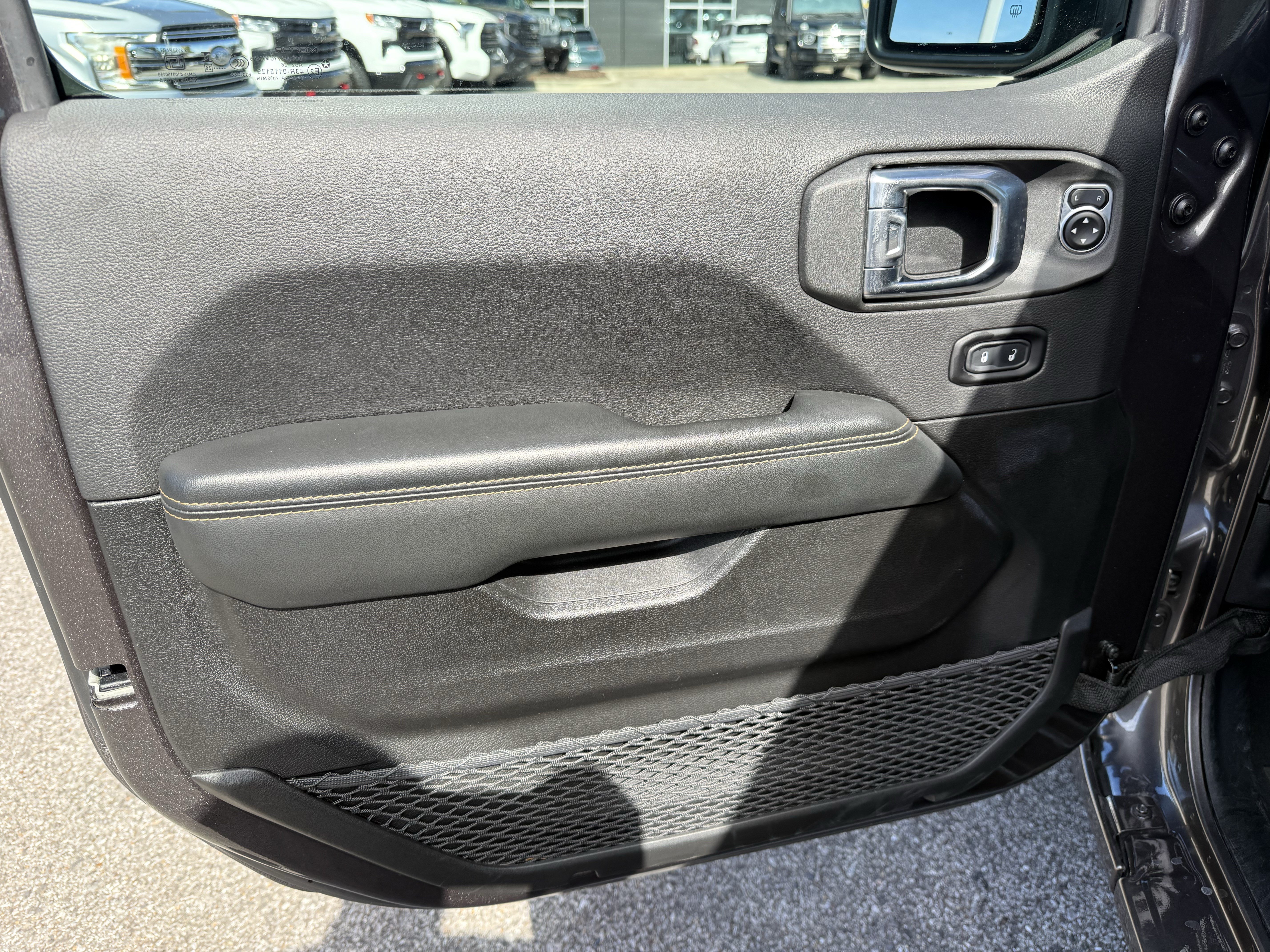 Used 2026 Jeep Wrangler Unlimited Sahara AWD/4WD image 14