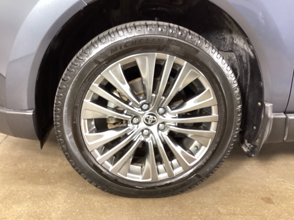 Used 2021 Toyota Venza Limited AWD/4WD image 28