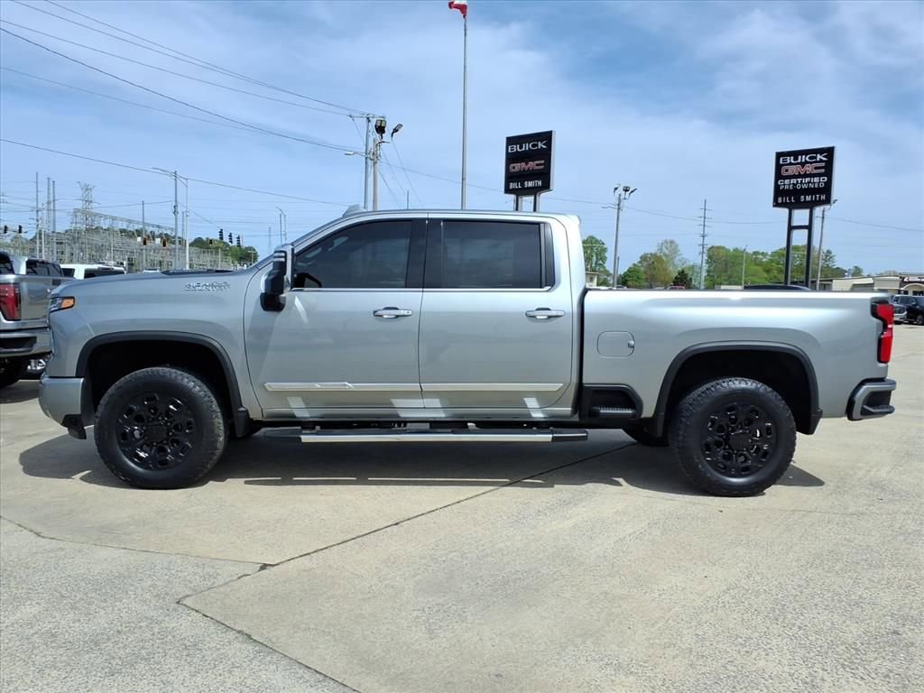Used 2024 Chevrolet Silverado 2500 High Country w/ Technology Package image 4