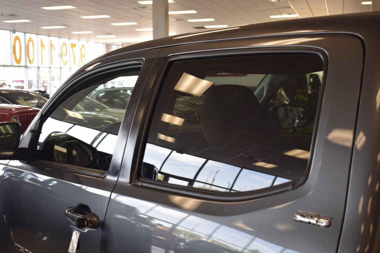 Used 2020 Toyota Tacoma SR5 image 28