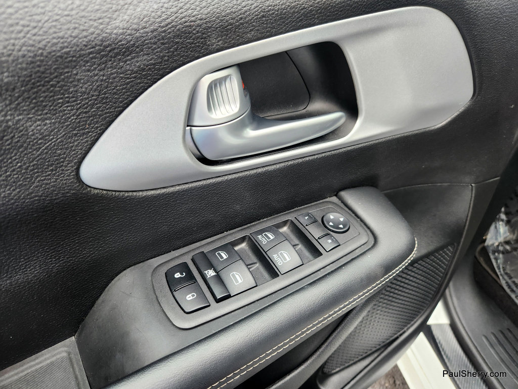 Used 2024 Chrysler Pacifica Touring image 35