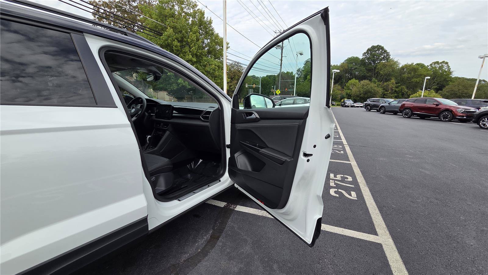 Certified 2025 Volkswagen Taos SE AWD/4WD image 31