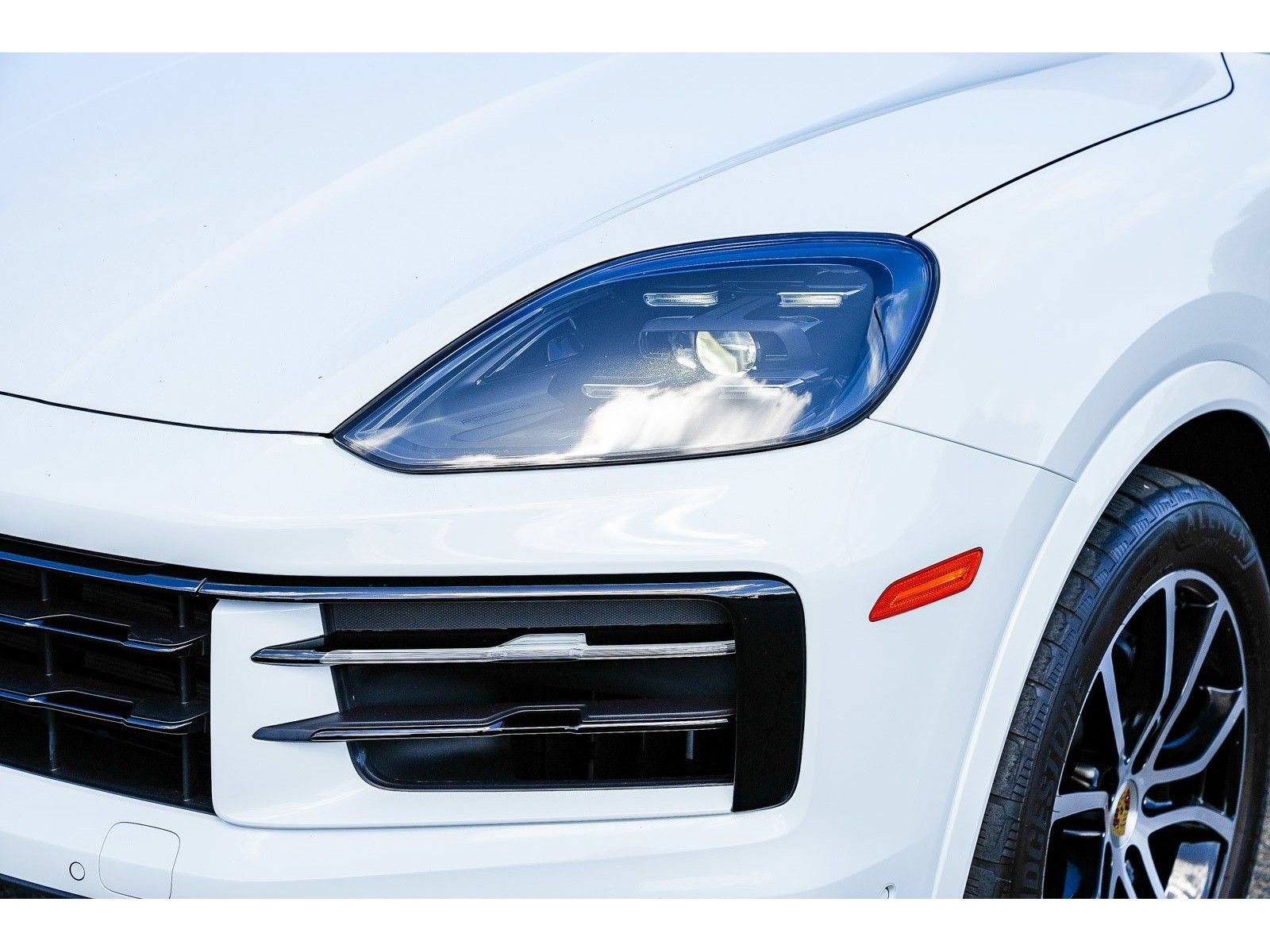 Used 2024 Porsche Cayenne Coupe AWD/4WD image 8