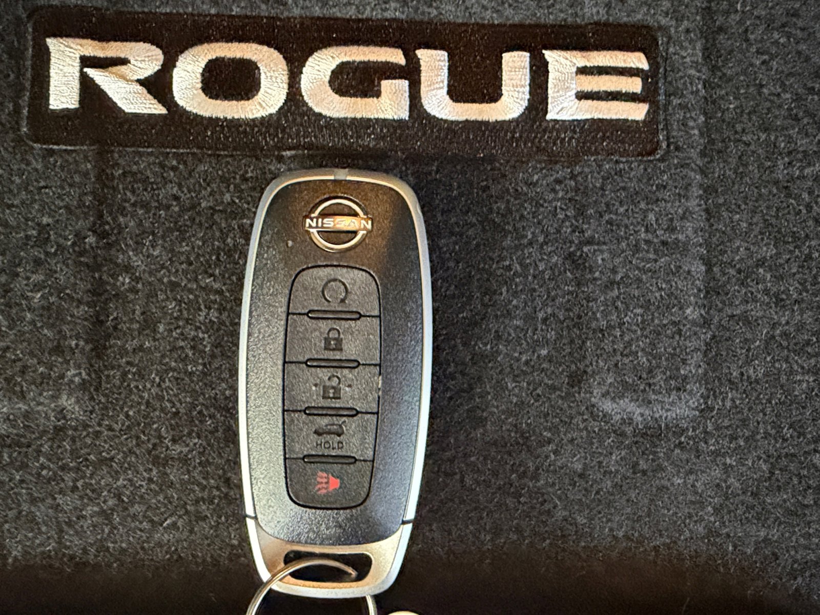 Used 2025 Nissan Rogue SV w/ SV Premium Package image 32