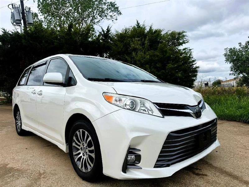 Used 2018 Toyota Sienna XLE Premium FWD image 3