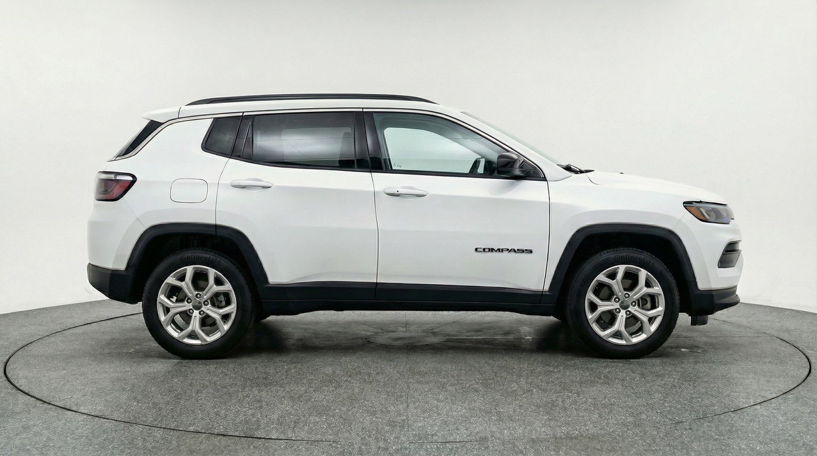 Used 2025 Jeep Compass Latitude AWD/4WD image 11