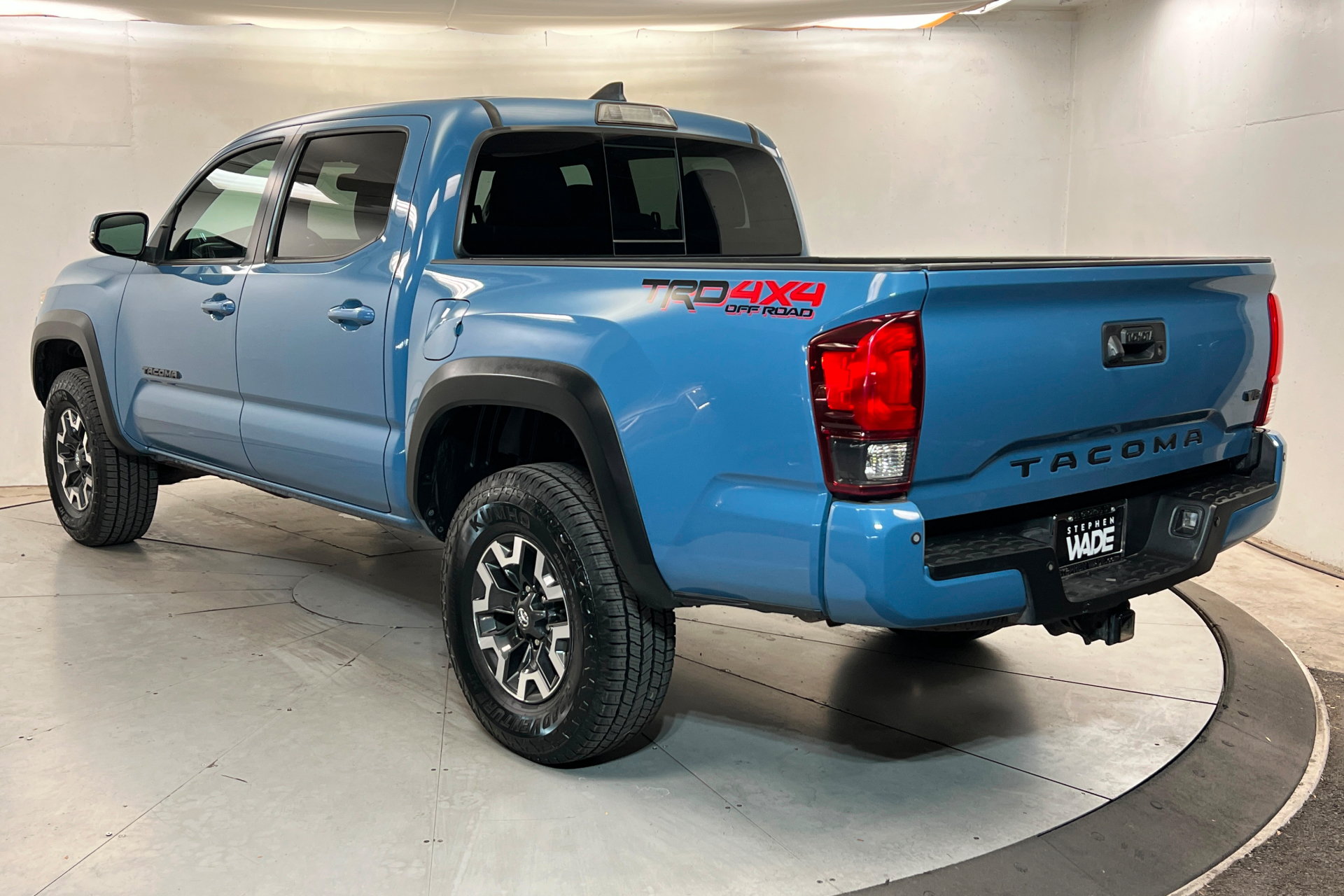 Used 2019 Toyota Tacoma TRD Off-Road w/ Technology Package AWD/4WD image 3