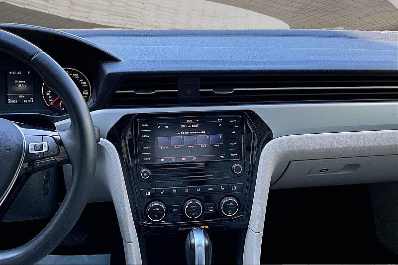 Used 2022 Volkswagen Passat 2.0T SE image 6