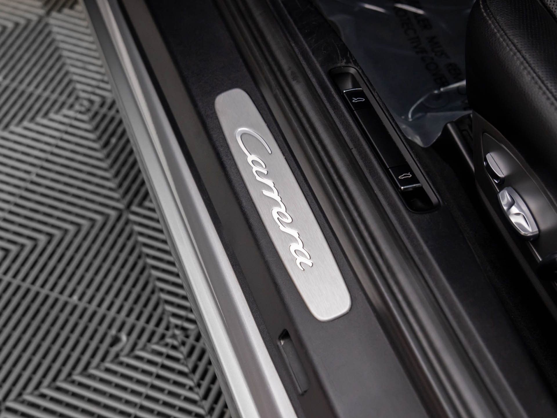 Used 2017 Porsche 911 Carrera image 17