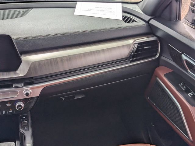 Used 2024 Kia Telluride EX w/ EX Captain's Chair Package image 17