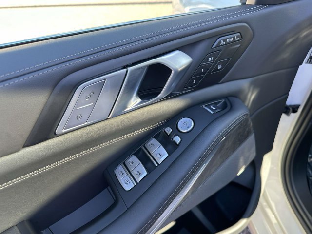 Used 2026 BMW X7 xDrive40i w/ Premium Package AWD/4WD image 25