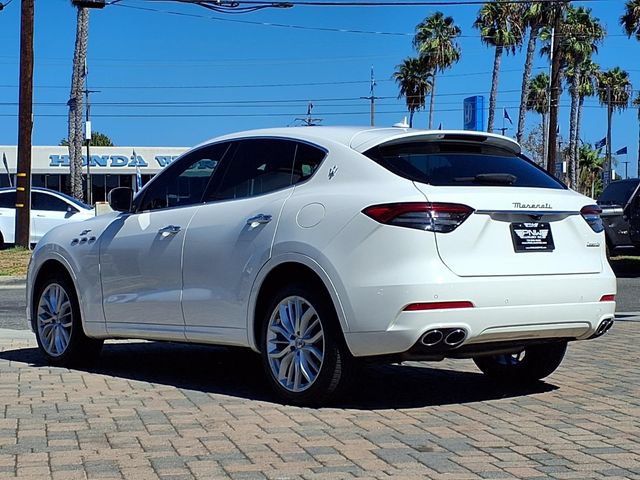 Used 2022 Maserati Levante GT AWD/4WD image 3