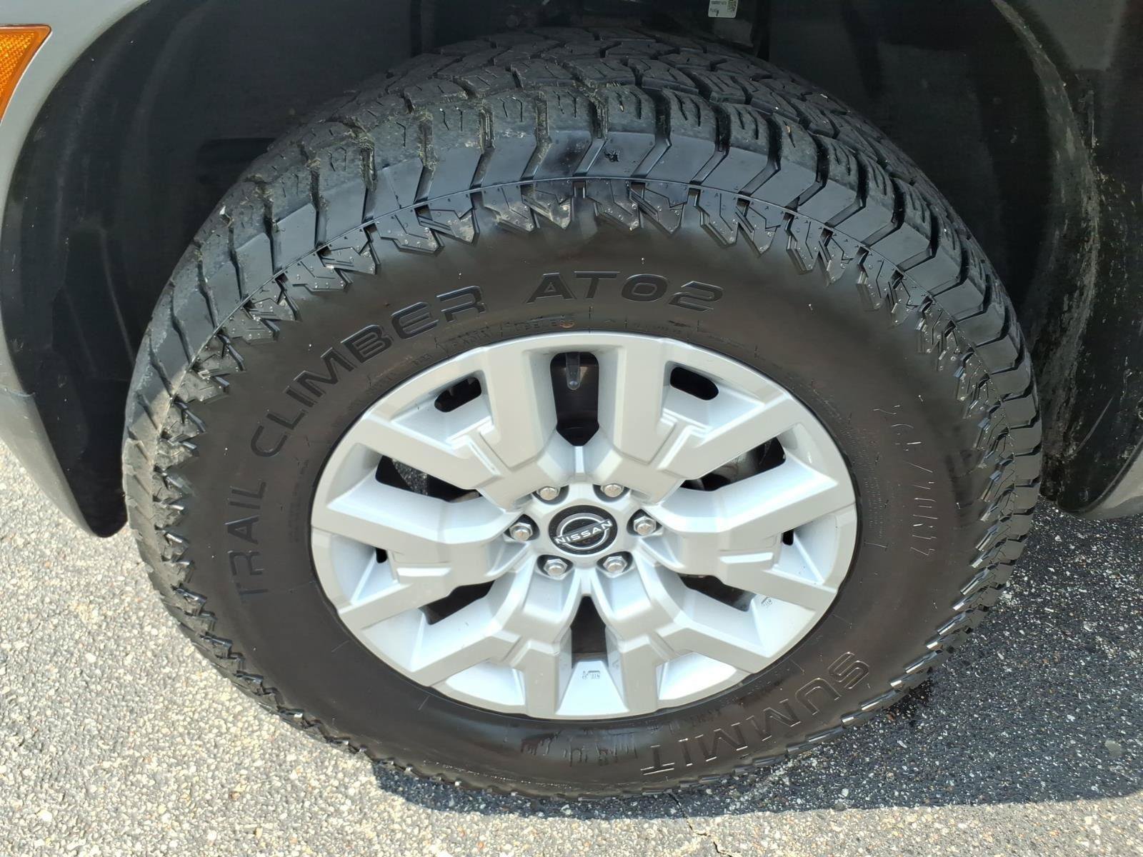 Used 2022 Nissan Frontier SV AWD/4WD image 9