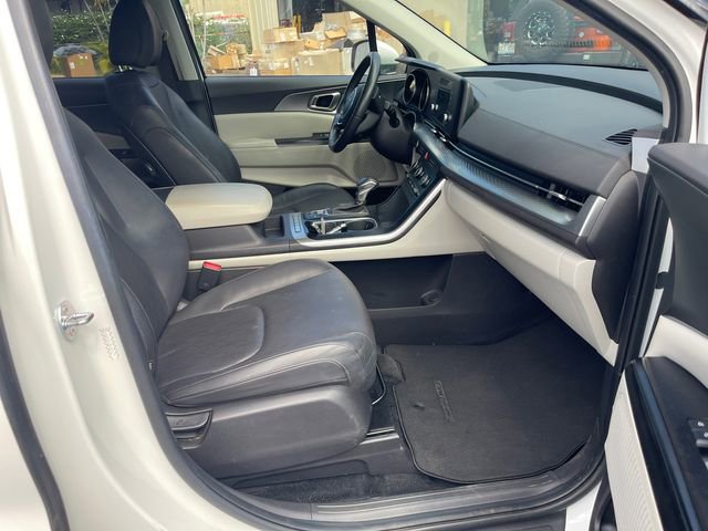 Used 2024 Kia Carnival LX image 16