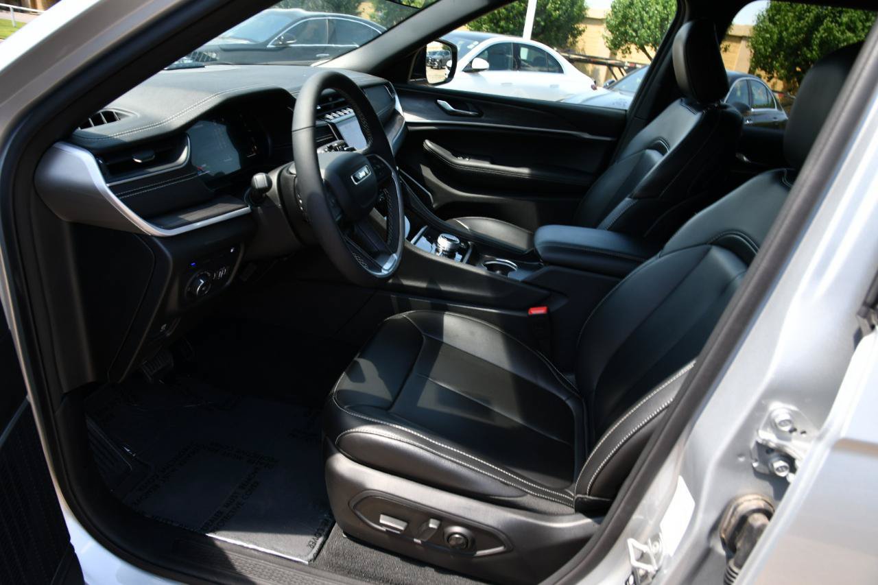 Used 2025 Jeep Grand Cherokee Limited 4xe AWD/4WD image 29