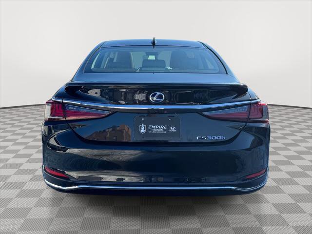 Used 2021 Lexus ES 300h w/ Premium Package image 5