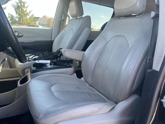 Used 2021 Chrysler Pacifica Touring-L image 13