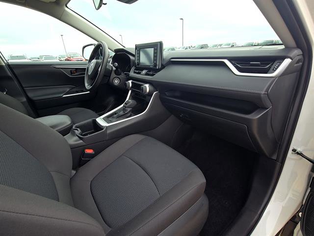Used 2022 Toyota RAV4 LE FWD image 13