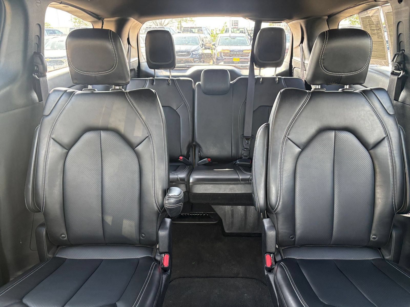 Used 2025 Chrysler Pacifica Select FWD image 40