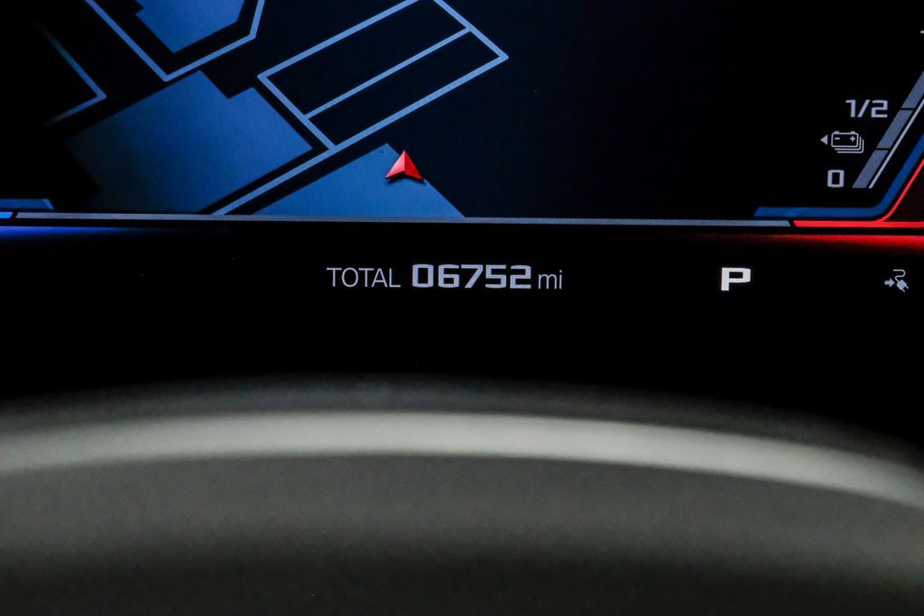 Used 2025 BMW M5 w/ Carbon Package image 18