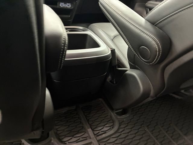Used 2025 Chrysler Pacifica Select FWD image 19