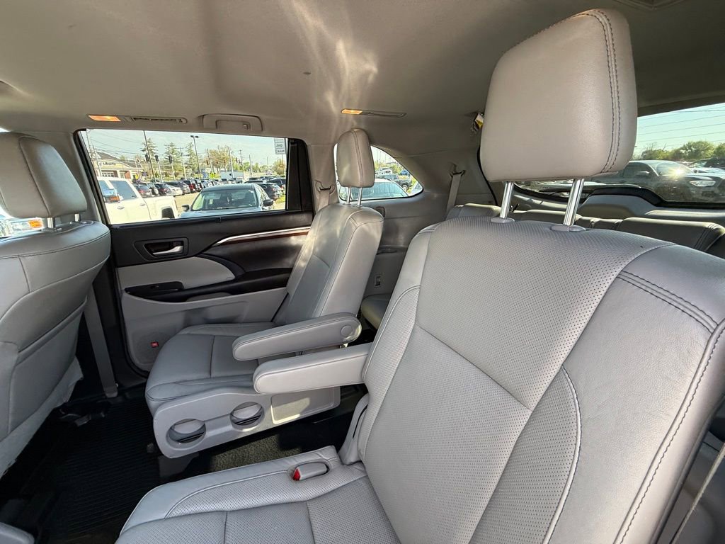 Used 2016 Toyota Highlander Limited w/ Driver Technology Package image 27