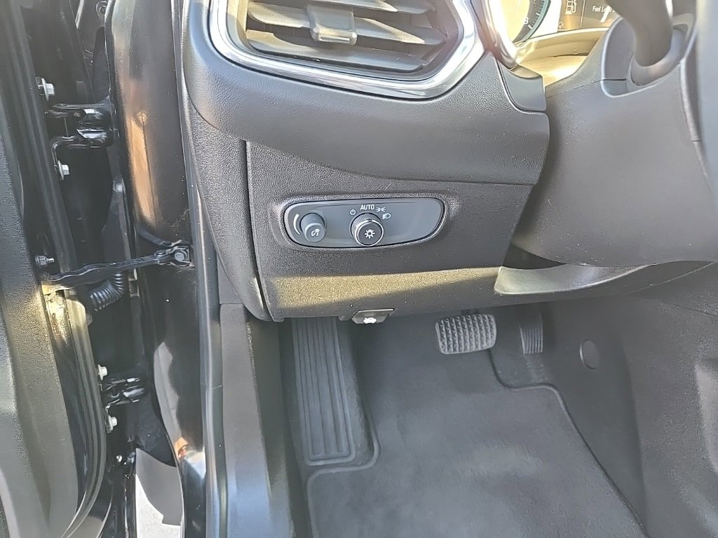 Used 2018 Chevrolet Equinox LT image 13