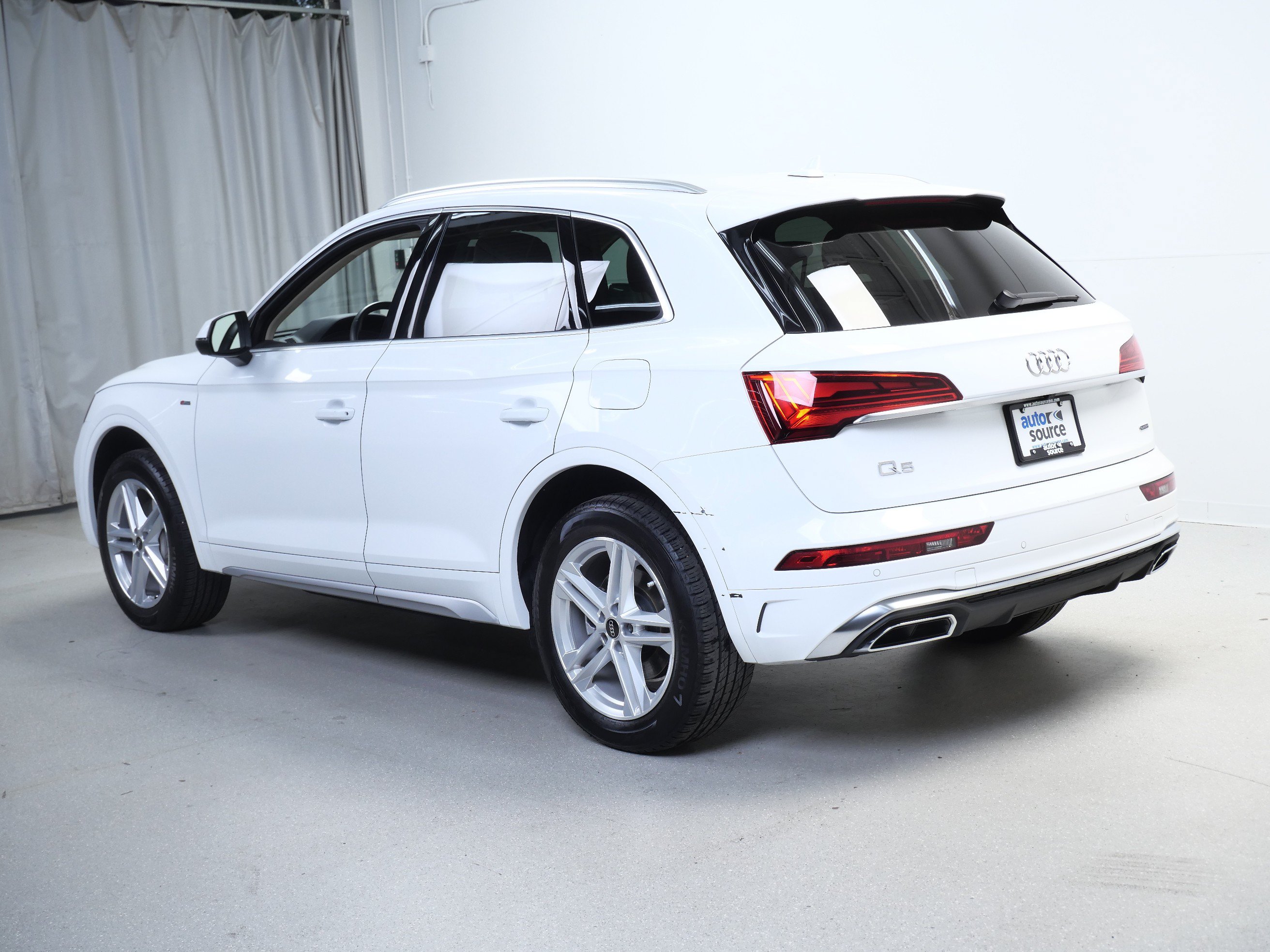 Used 2023 Audi Q5 e Premium w/ Convenience Package AWD/4WD image 11