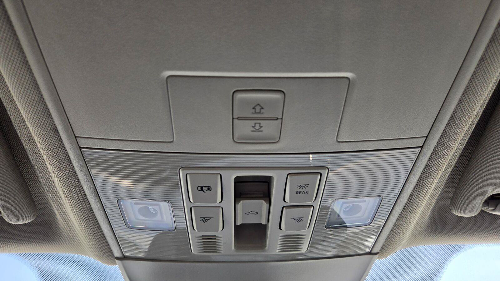 Used 2025 Volkswagen Taos SEL AWD/4WD image 41