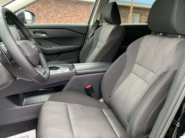 Used 2025 Nissan Rogue SV image 11