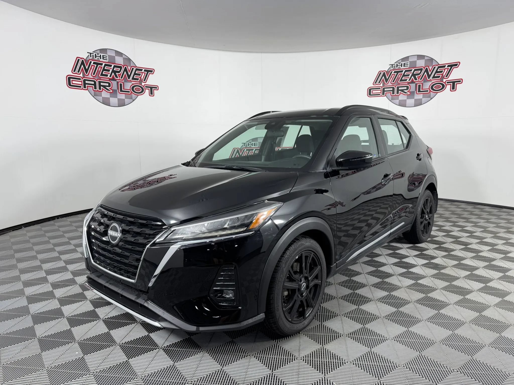 Used 2024 Nissan Kicks SR FWD image 3