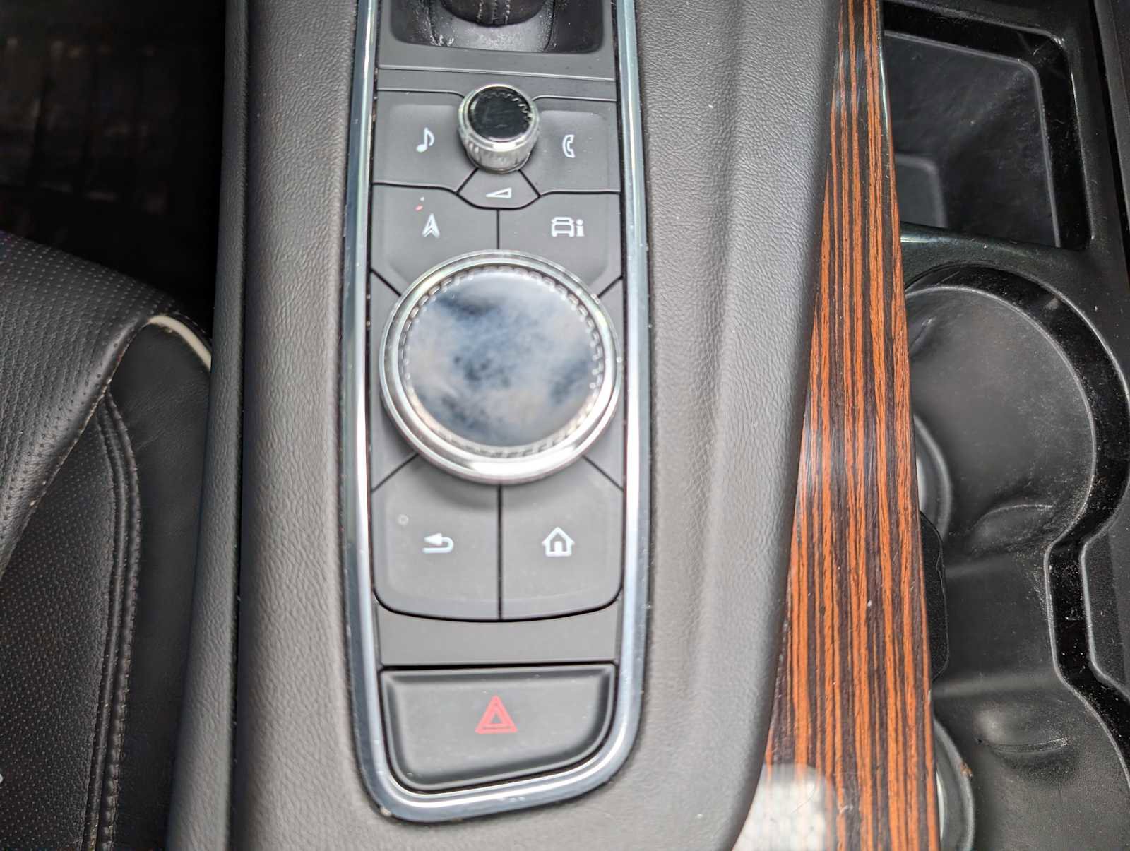 Used 2021 Cadillac Escalade Premium Luxury image 33