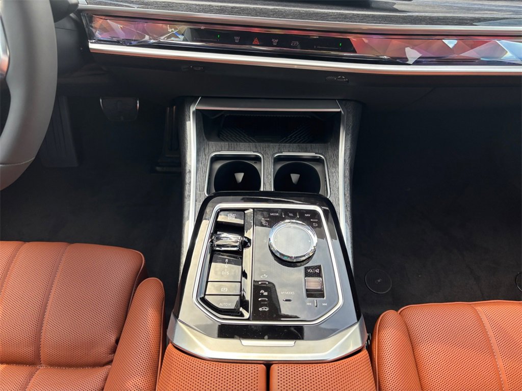 New 2026 BMW 750e xDrive image 11