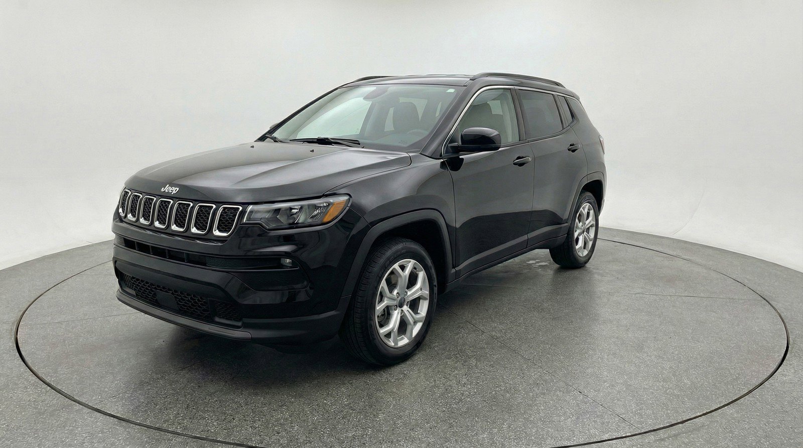 Used 2025 Jeep Compass Latitude image 3