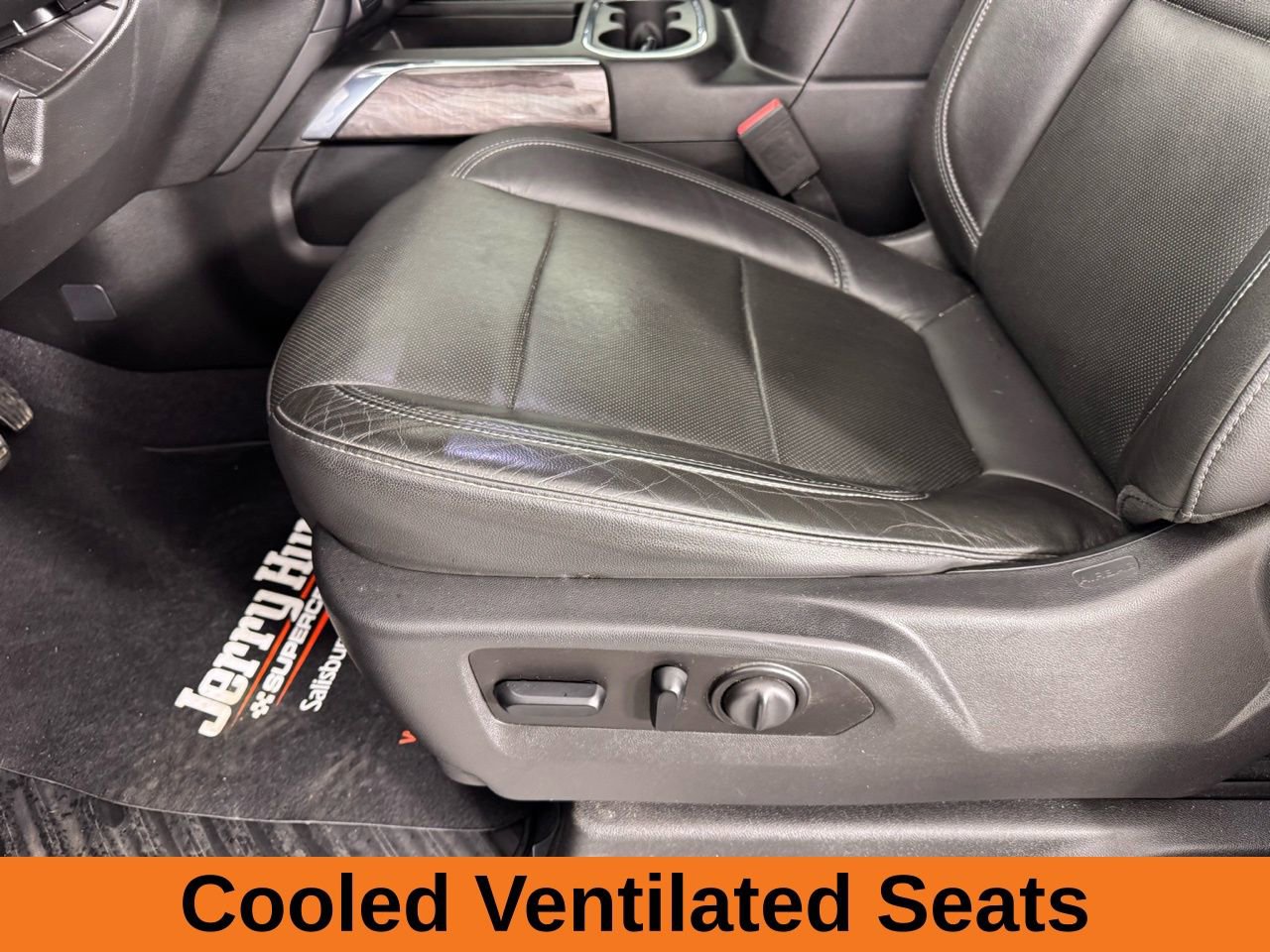 Used 2020 Chevrolet Silverado 2500 LTZ w/ LTZ Convenience Package image 13