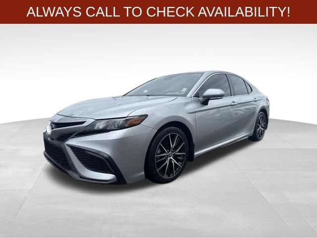 Used 2023 Toyota Camry SE FWD image 3