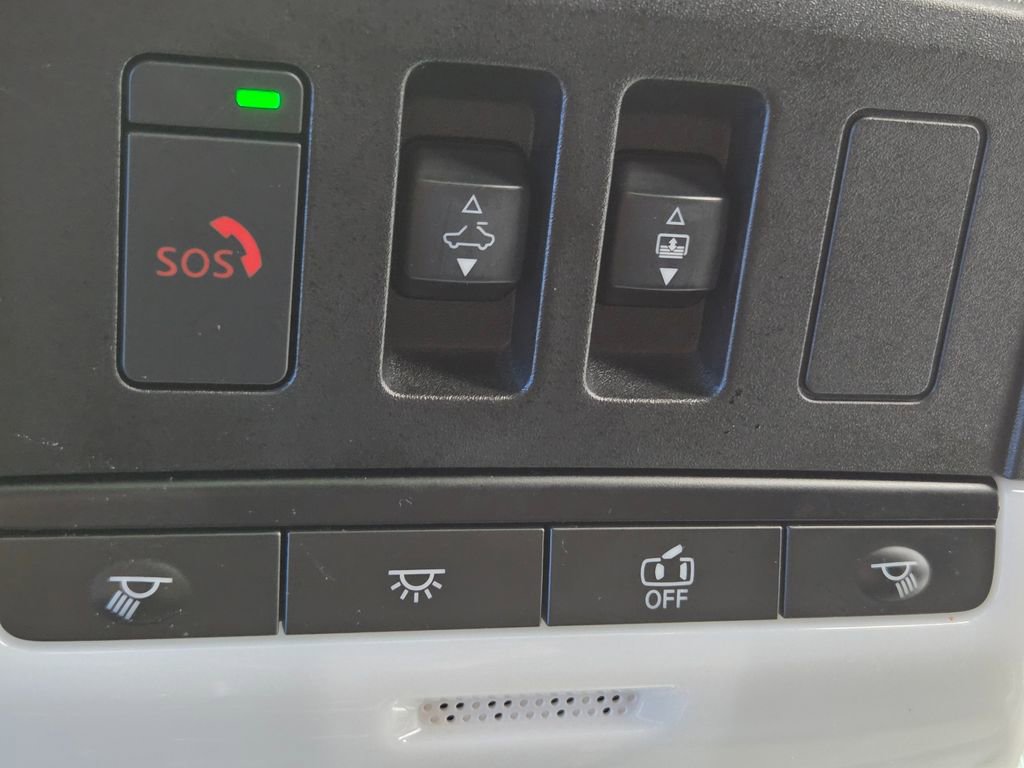 Used 2022 Nissan Pathfinder Platinum w/ Cargo Package image 57