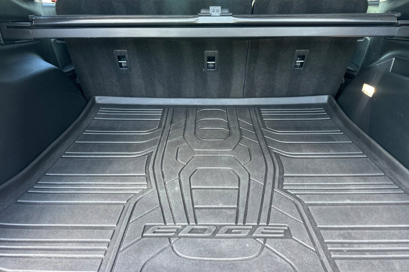 Used 2019 Ford Edge Titanium image 19