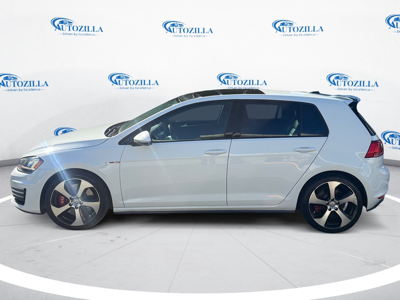 Used 2016 Volkswagen GTI Autobahn w/ Lighting Package (SEL) FWD image 2