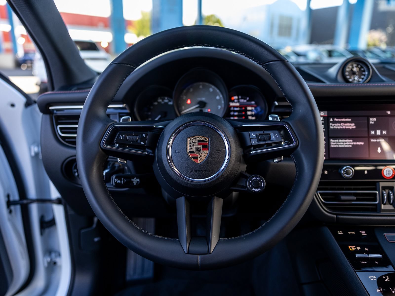 Certified 2025 Porsche Macan S AWD/4WD image 6