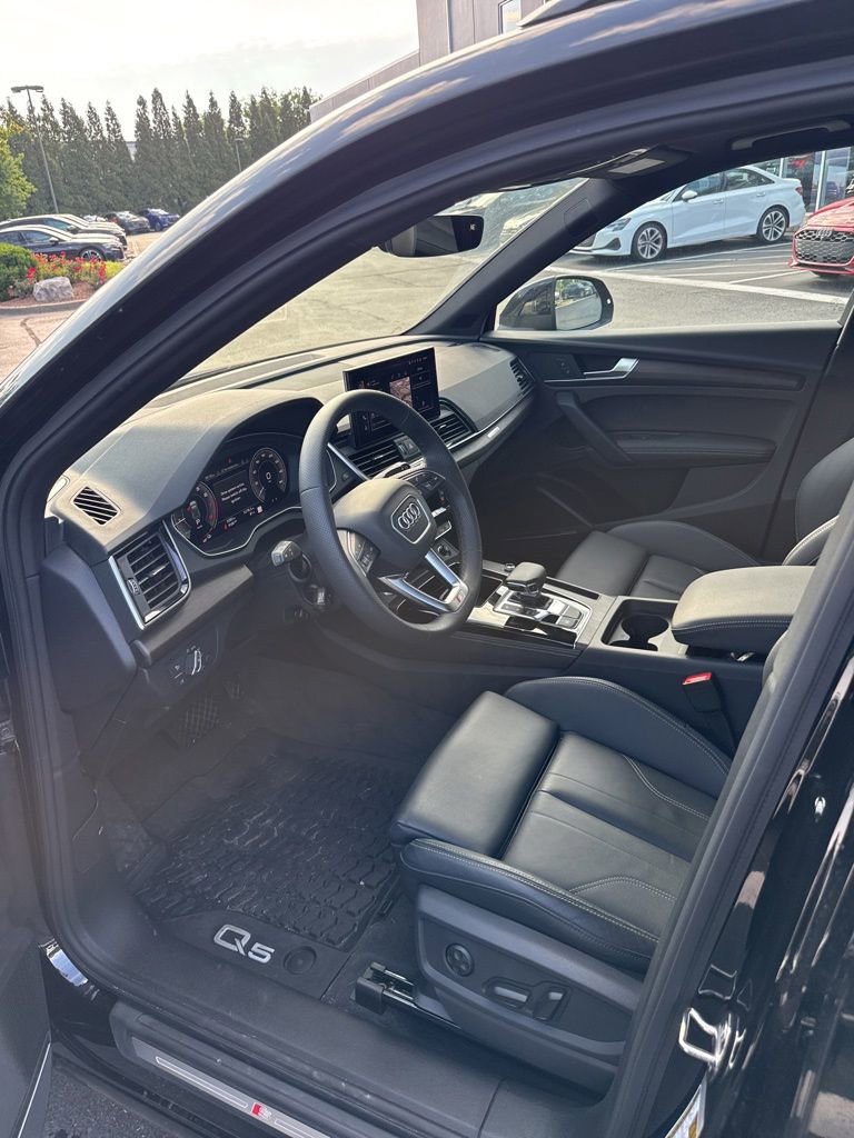 Used 2025 Audi Q5 e Premium Plus w/ Premium Plus Package AWD/4WD image 2