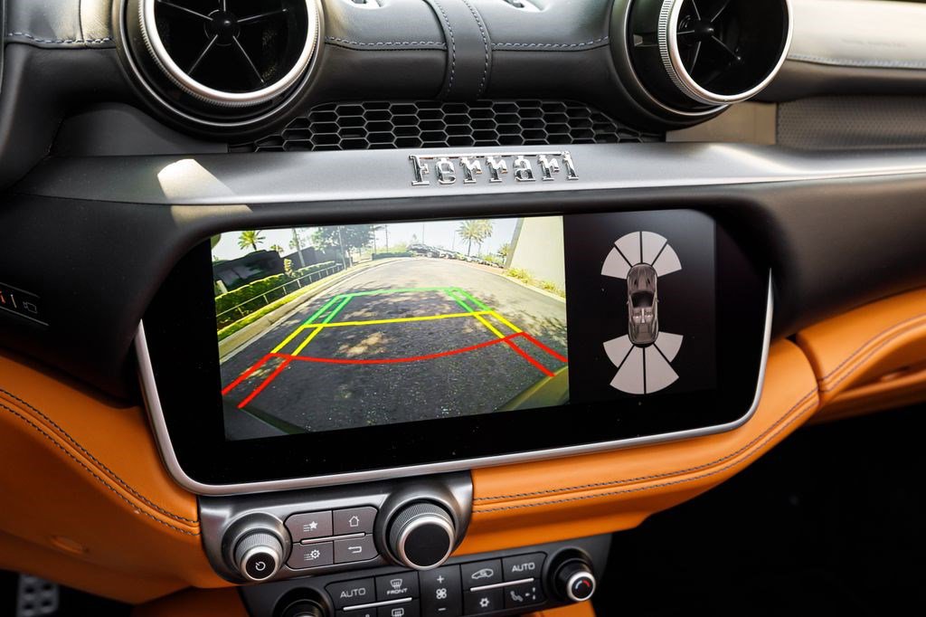 Used 2019 Ferrari Portofino RWD image 32