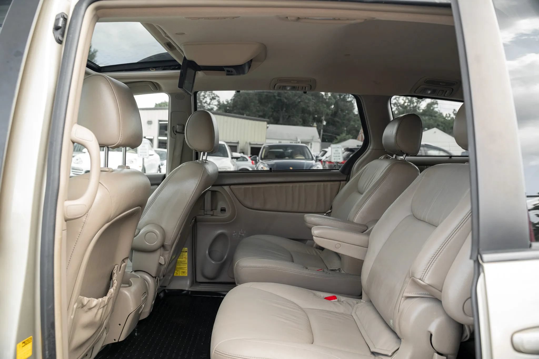Used 2004 Toyota Sienna XLE FWD image 8