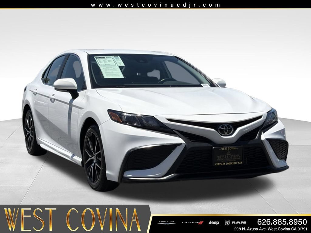 Used 2024 Toyota Camry SE FWD image 2